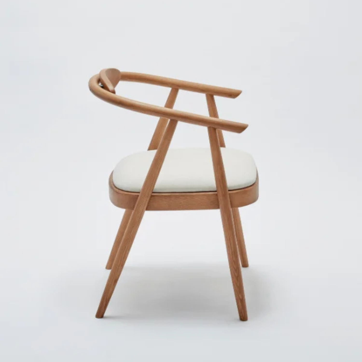 Flynn_chair_side.png