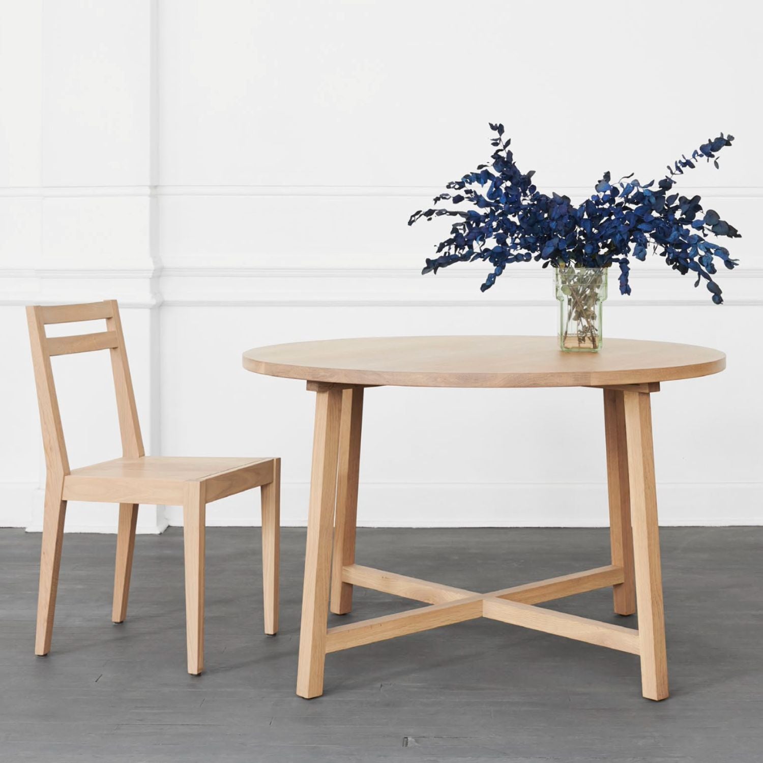 Harvest Skinny Round Dining Table