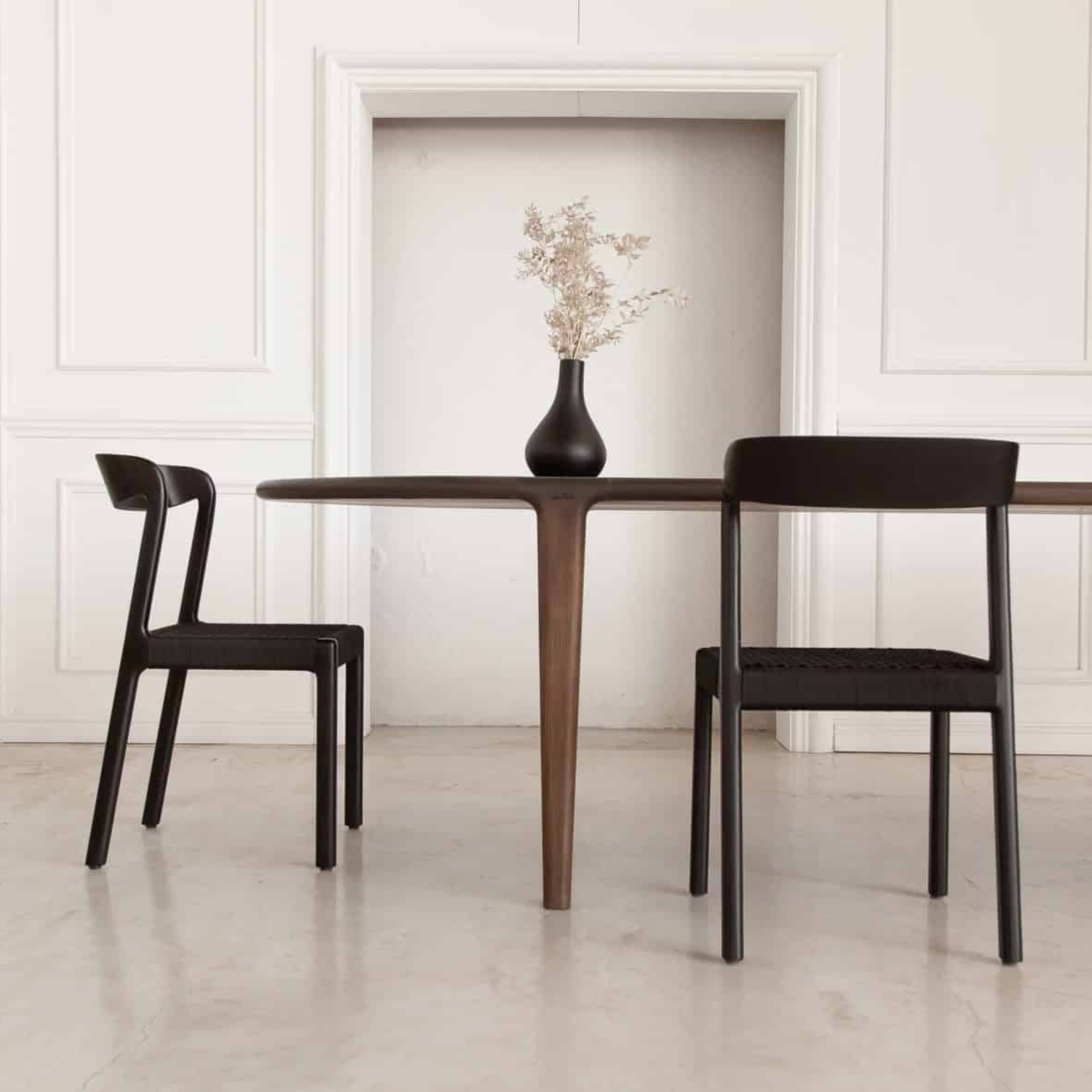 Vigtig Dining Table