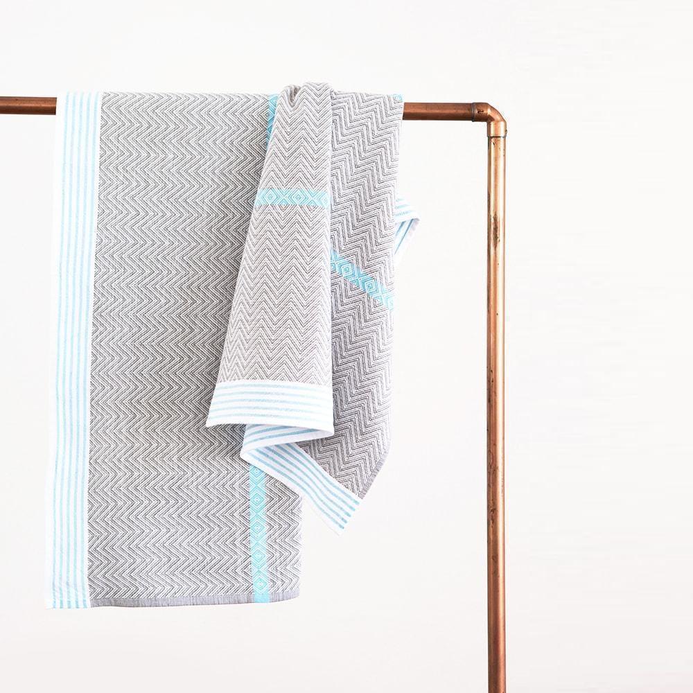 aqua-tawulo-towel1_db39053b-e25a-4070-a706-efdac72f62bb.jpg