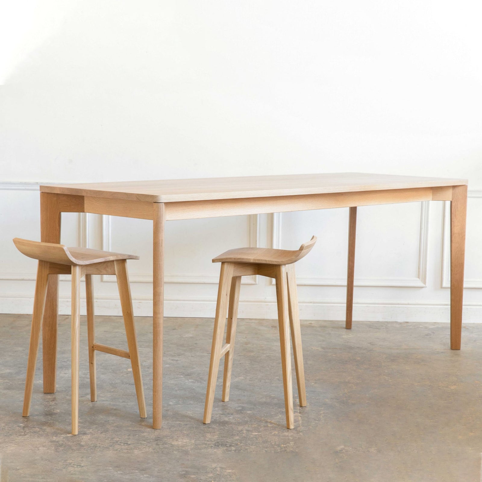 b1563a78ec59337587f6ab6397699afc%2FIvorHighTableWithStools.jpg