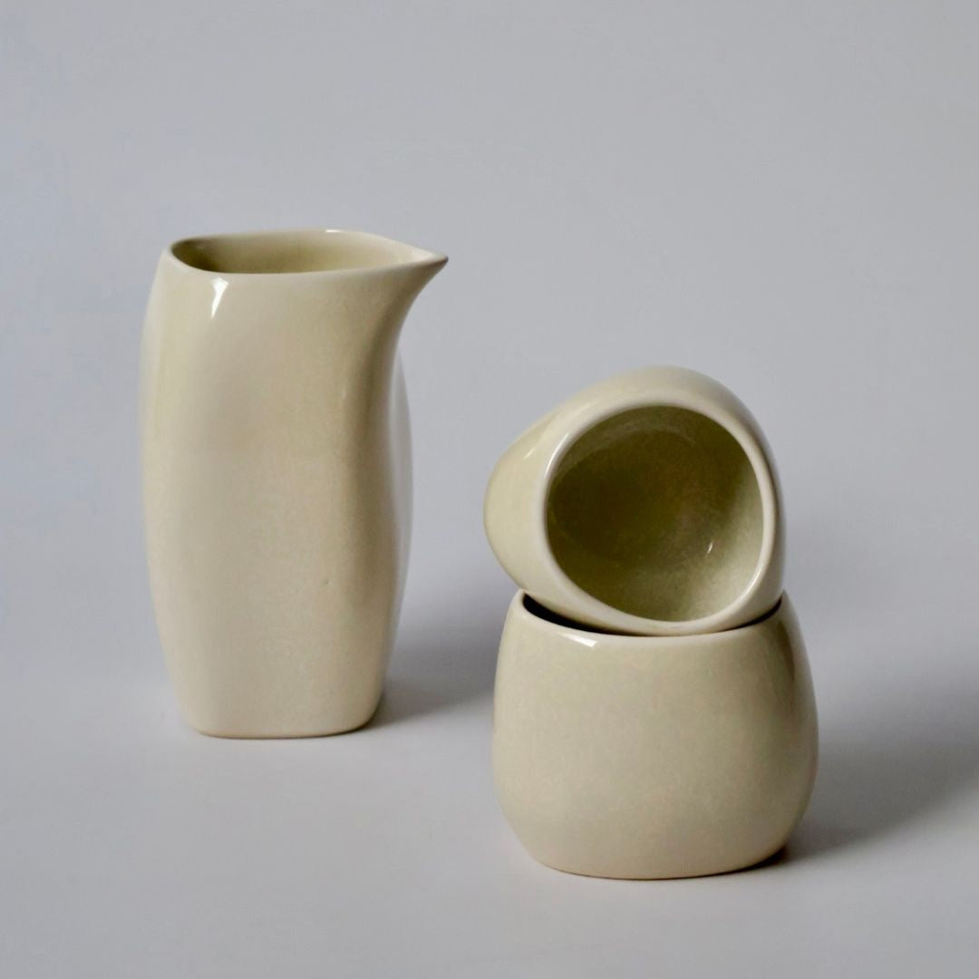 Contour jug & cups ivory .jpg