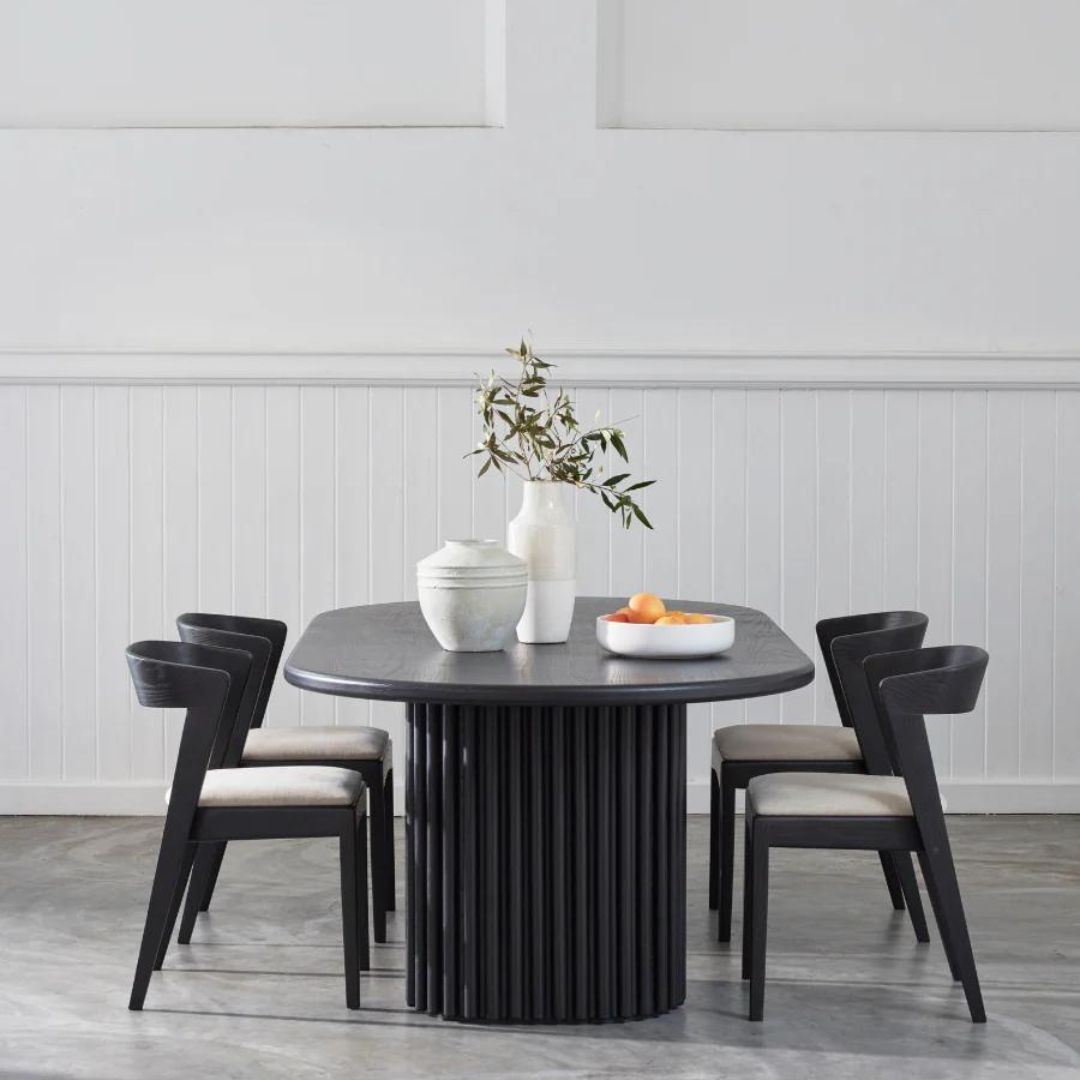 CoraDiningtable3.jpg