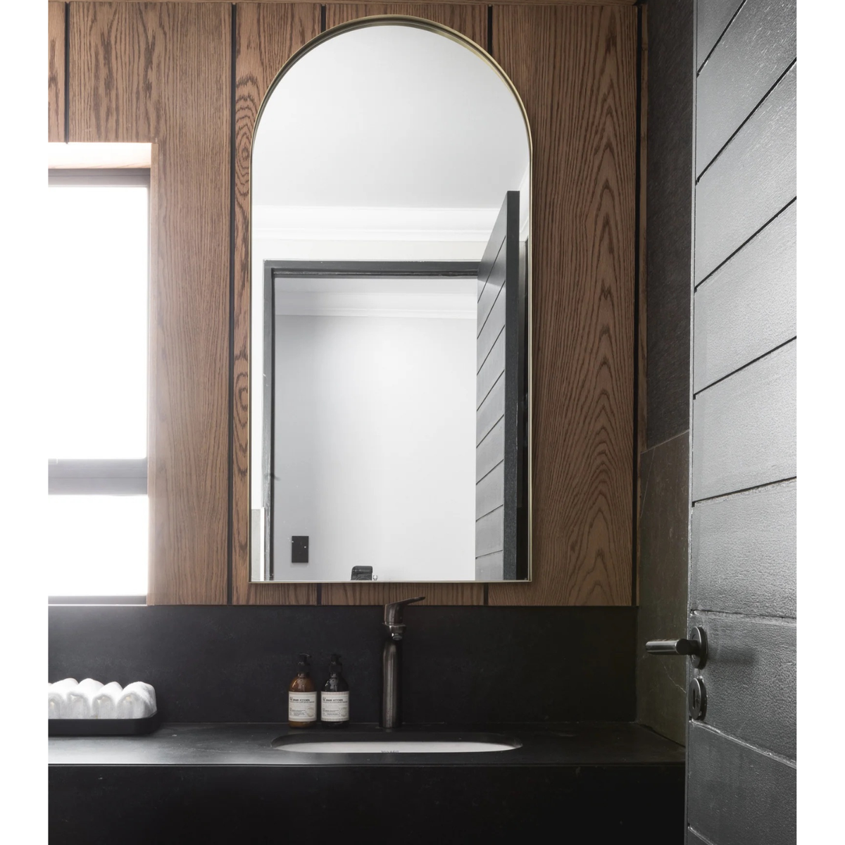Deep_frame_arch_vanity_2.png