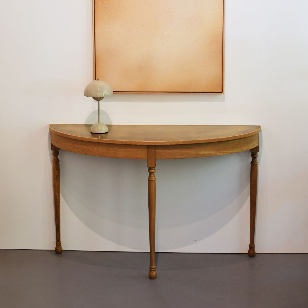 Halfmoon_table.jpg