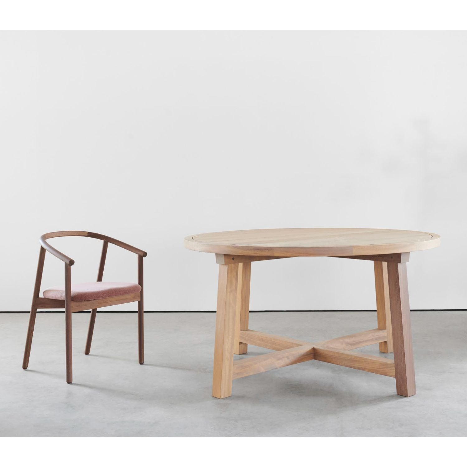 Harvest_Outdoor_round_table__1_.jpg