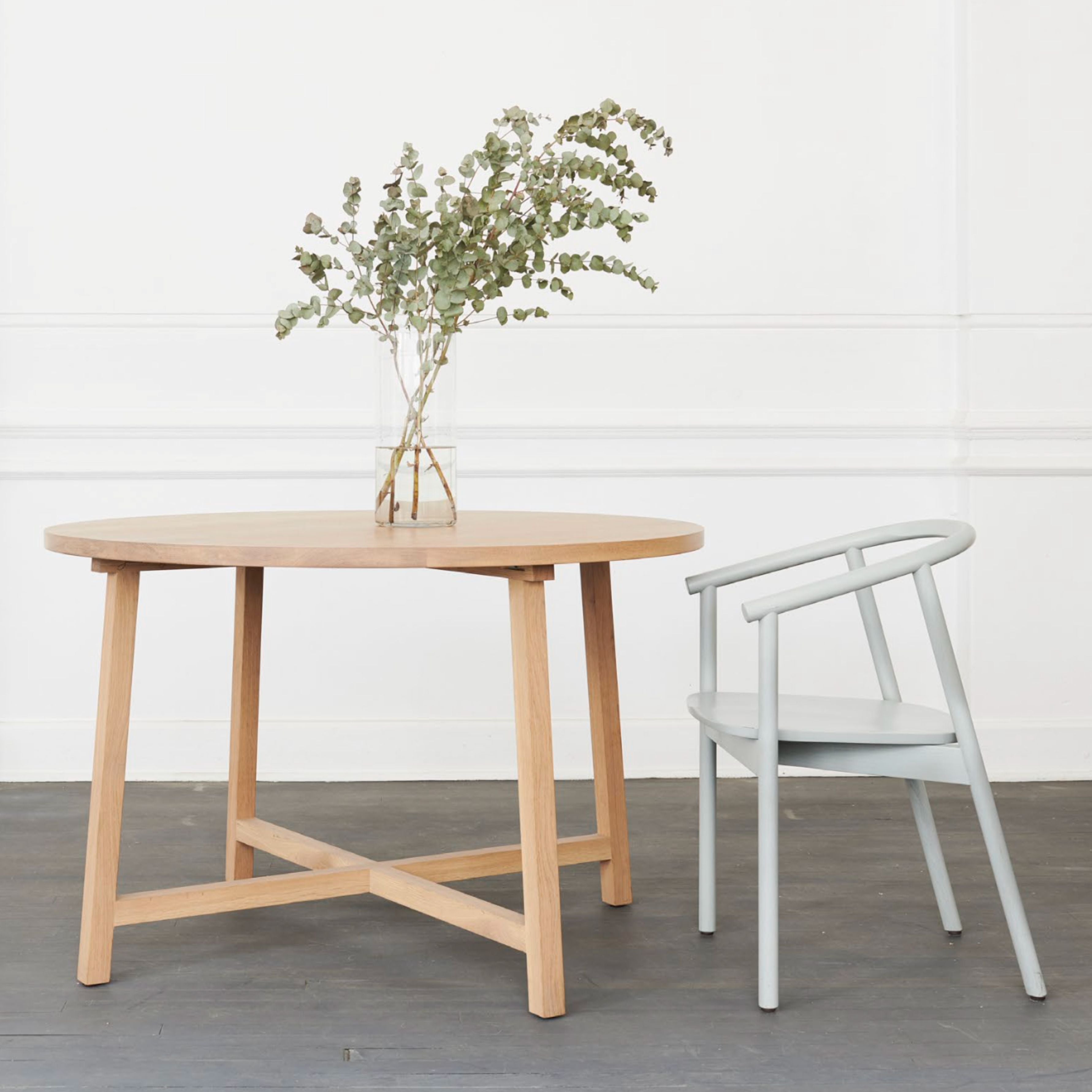 Harvest Skinny Round Dining Table