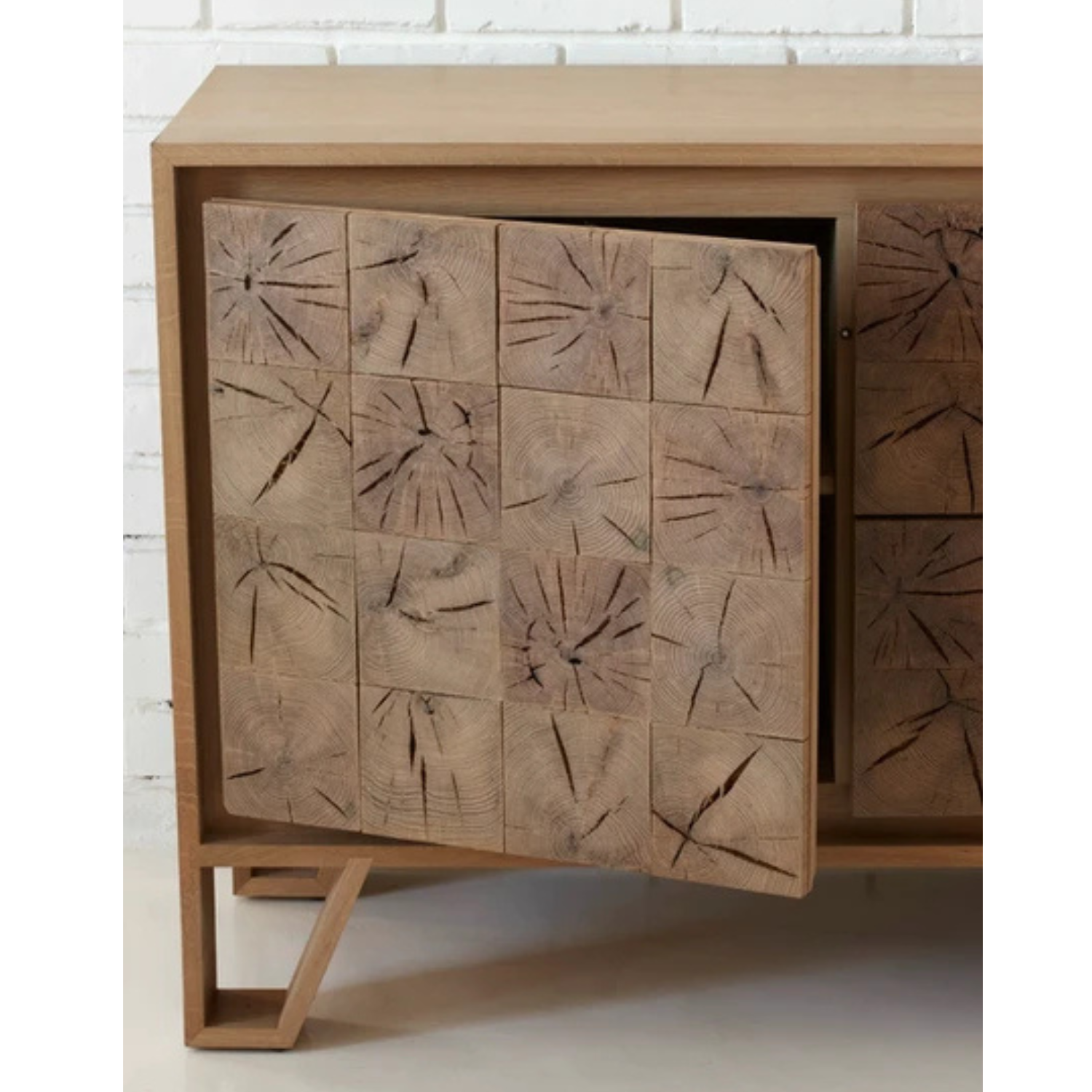 Instomi_sideboard.png