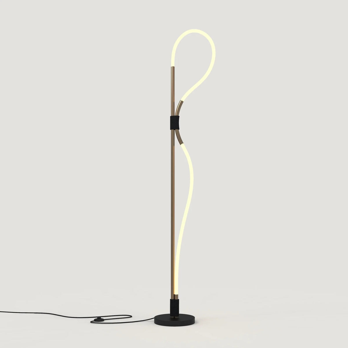 IsiboStandingLEDLightSolidBrassBlackRope_94fbbb72_fefe_4425_923c_e4aab8401abc.jpeg