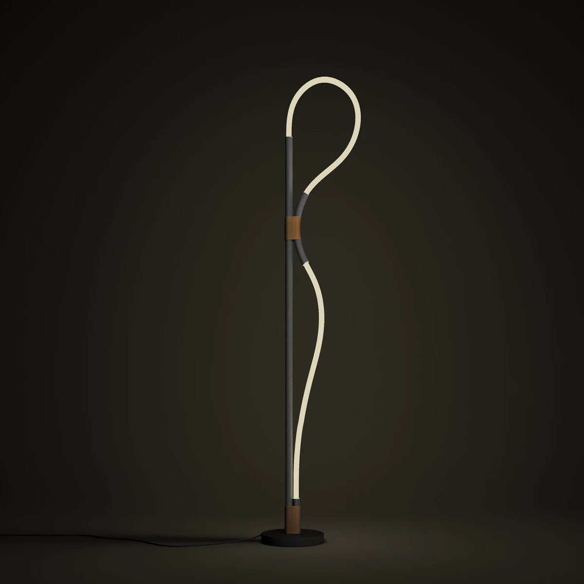 Isibo_standing___Matte_Grey_Natural_Leather_1.jpeg