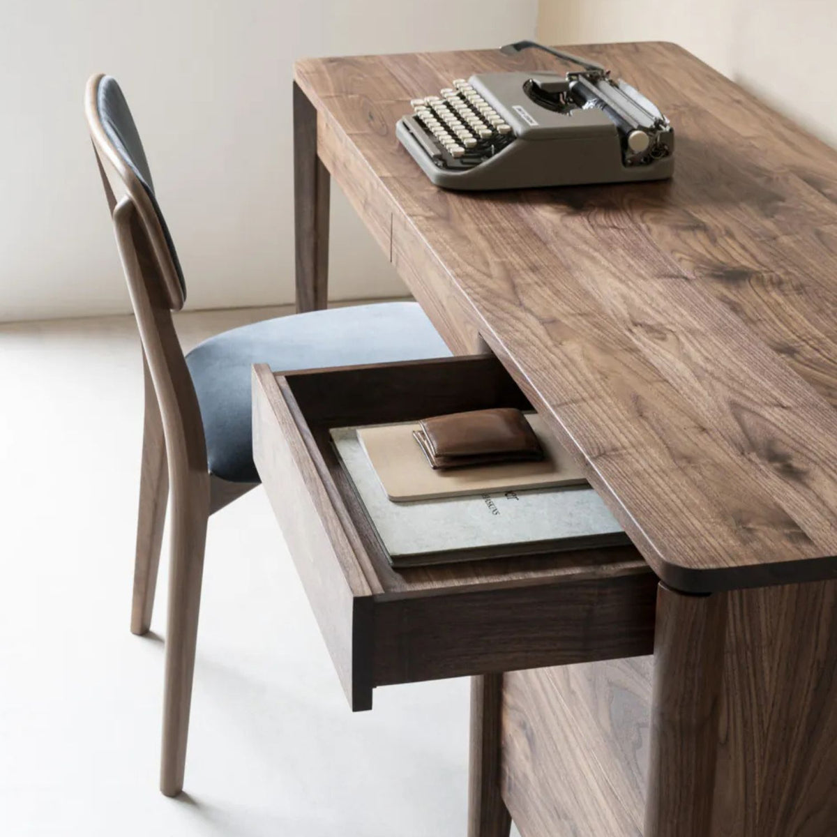 Ivor_desk_walnut_2.jpg