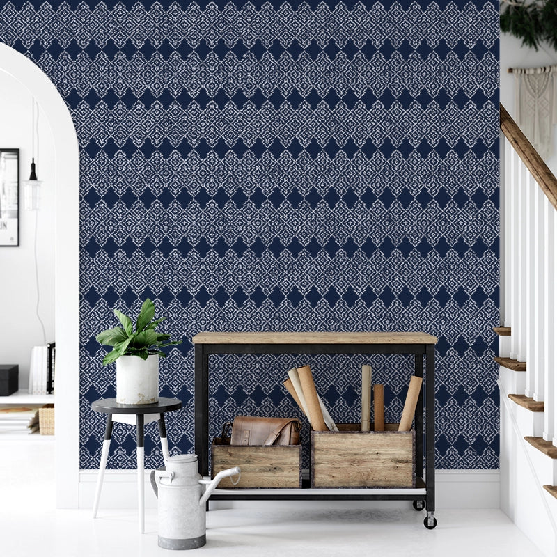 Maya_wallpaper-stripe-navy-04-Insitue.webp
