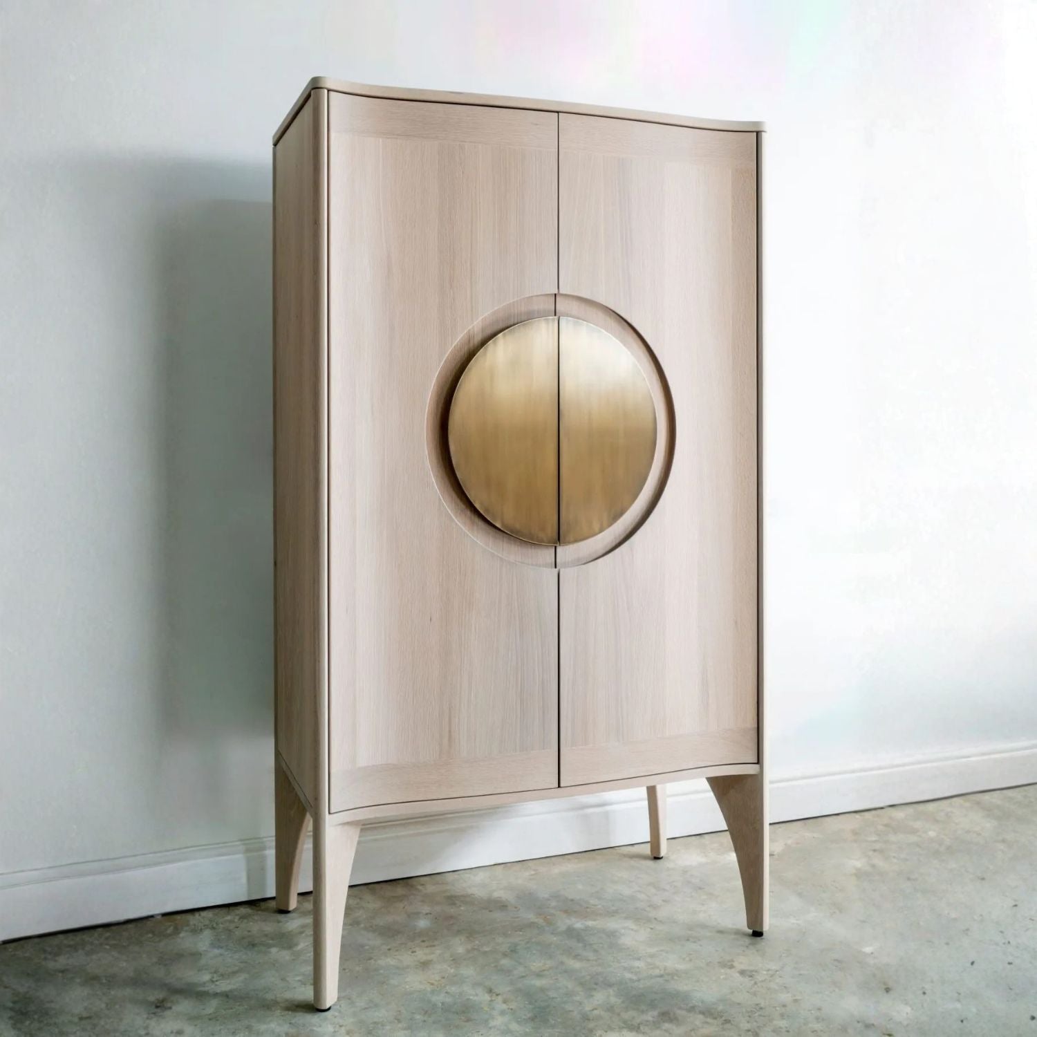 Noah_drinks_cabinet_2.jpg
