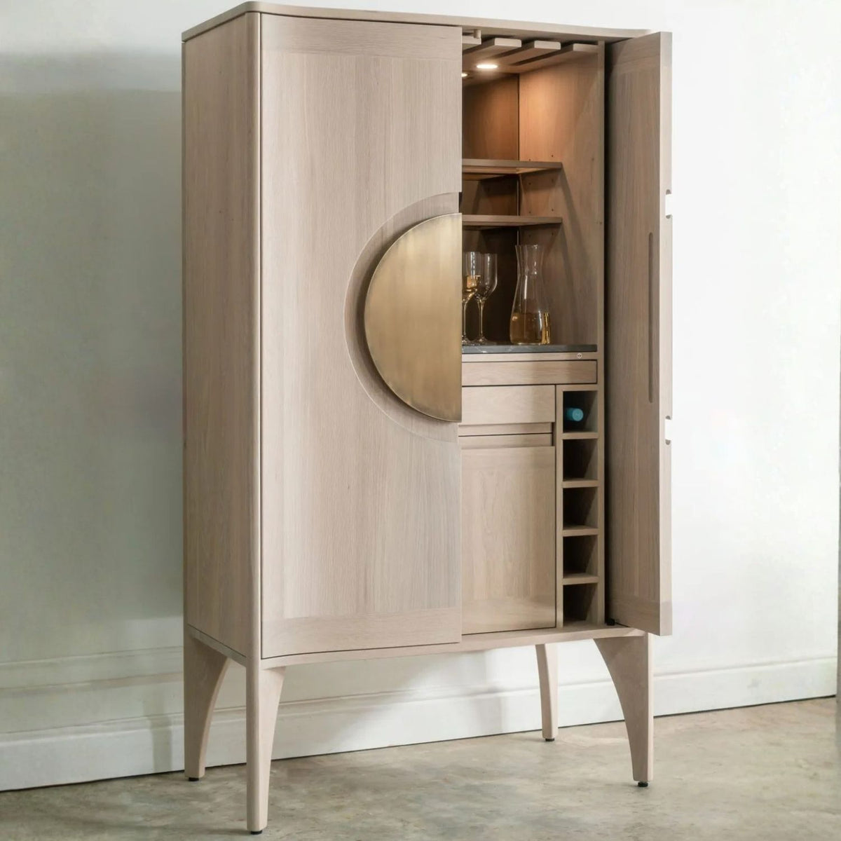 Noah_drinks_cabinet_4.jpg