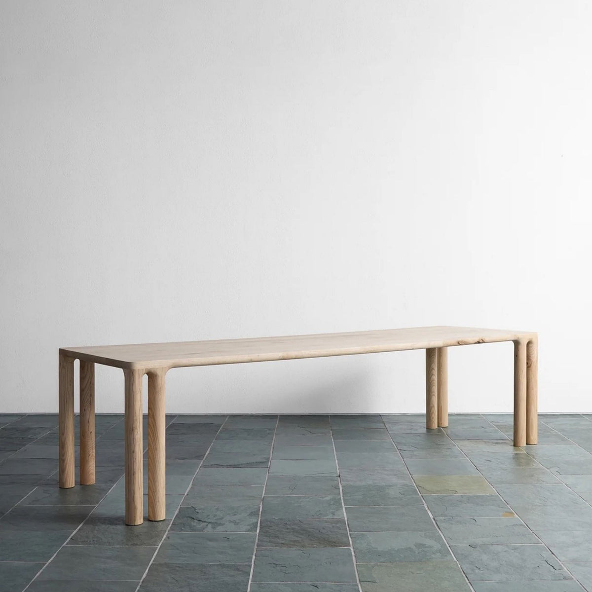 Riet_dining_table_side.jpg