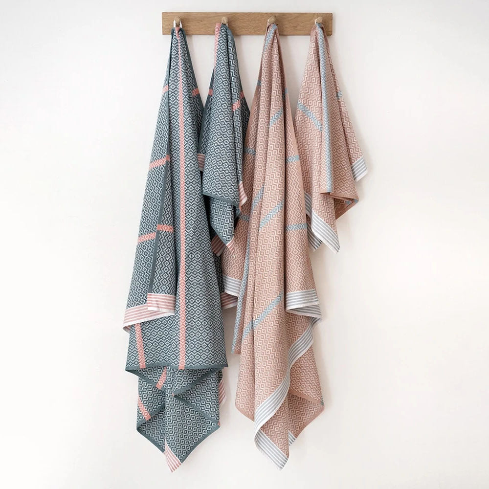RoseQuartz_567d5bed-5333-4533-a83c-0b0d9b68d8a8.jpg