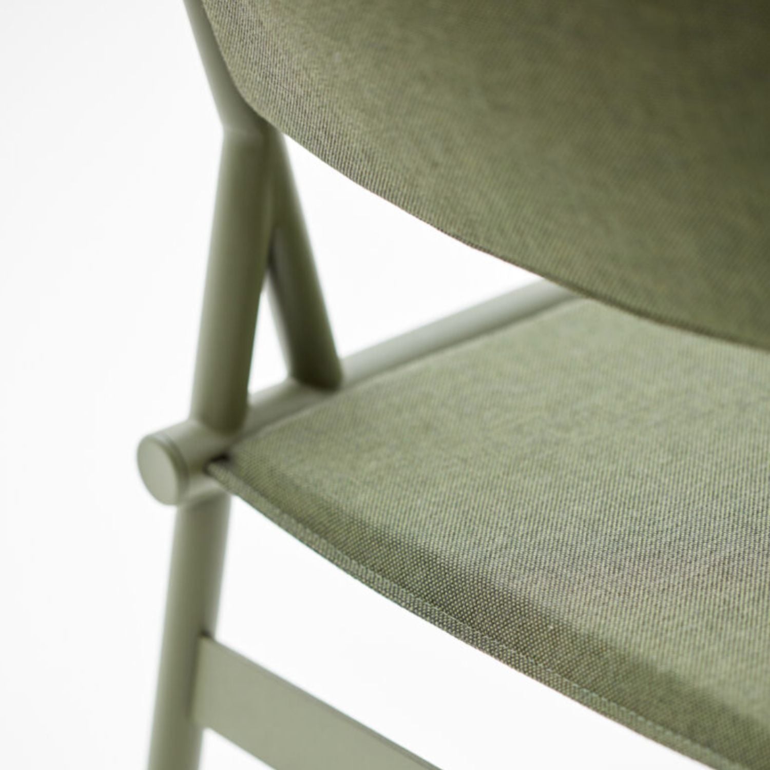 Slingshot dining chair