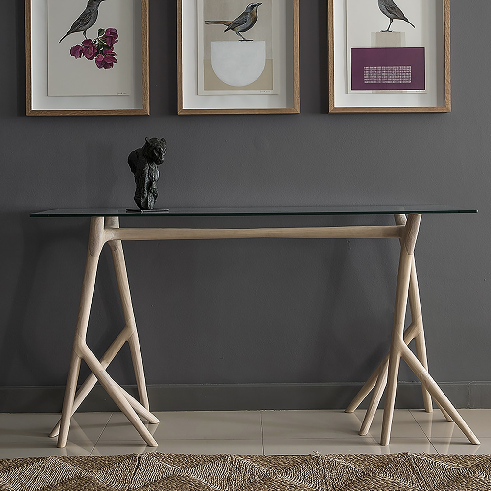 Umthi Glass Server by Meyer Von Wielligh. Inspired by nature, the Umthi glass server  is focussed on the materials and allows the wood to dictate its natural form.