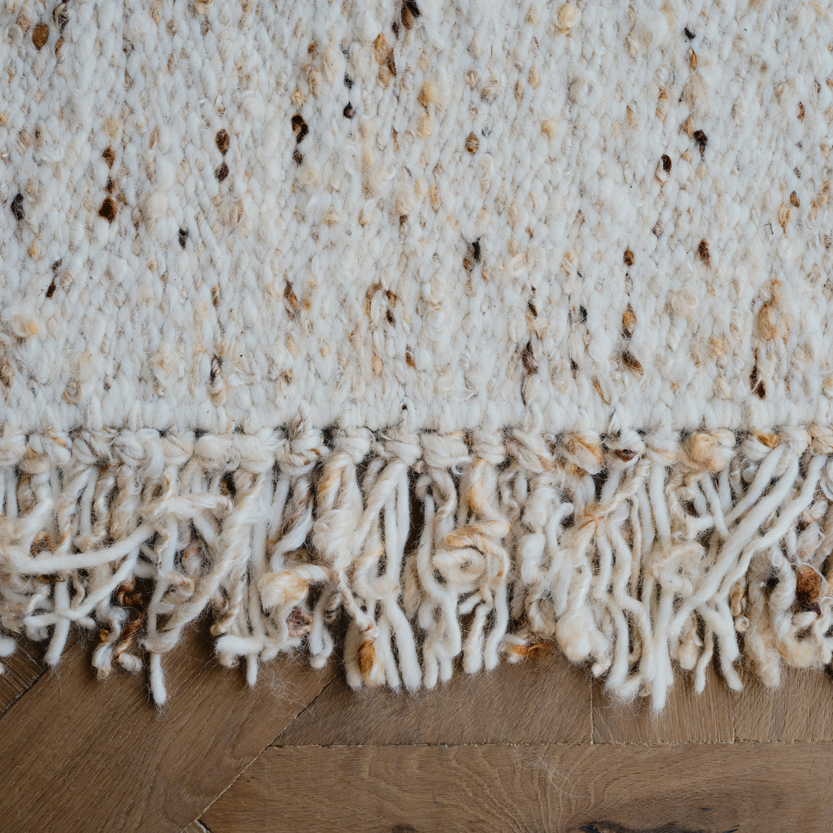 Veld_Melia_rug_detail_56f5fde9-b6cc-4019-8de7-8d95a91e5fa1.png