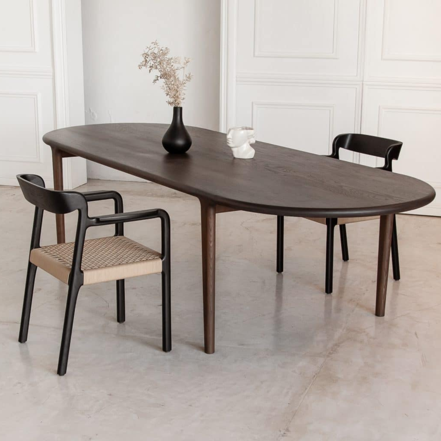 Vigtig Dining Table