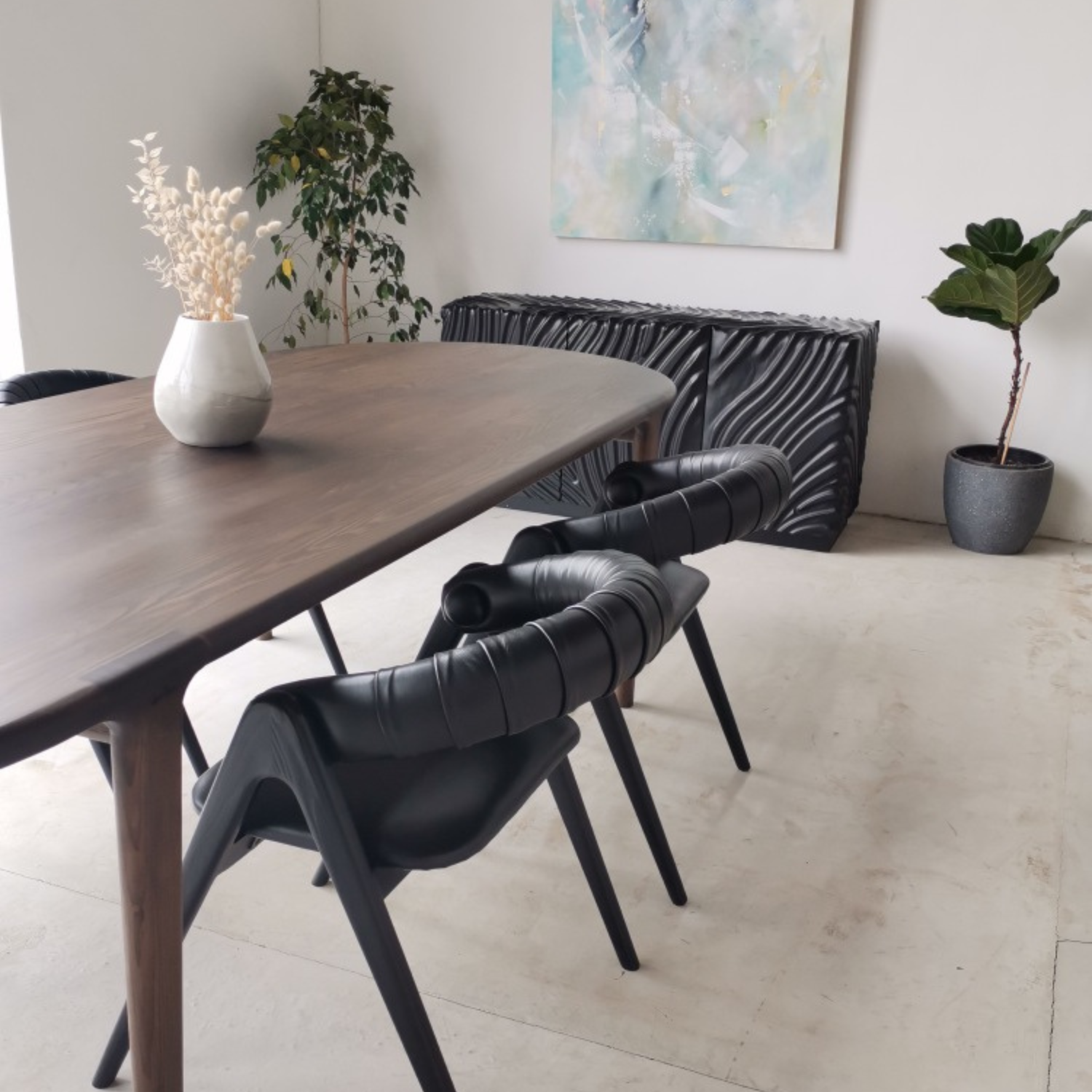 Vigtig Dining Table