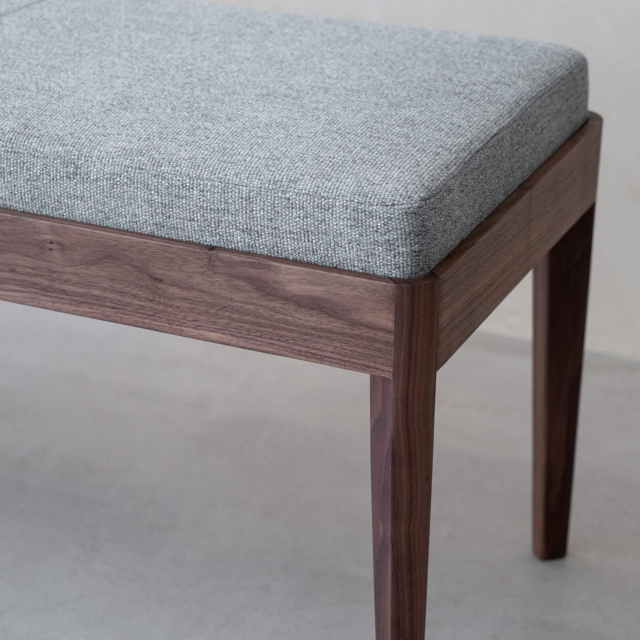 Walnut_greyclose-up.jpg