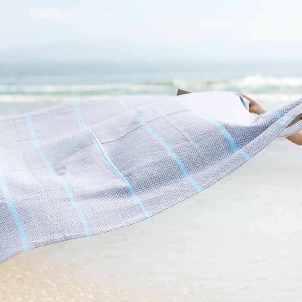 aqua-tawulo-towel3_948fdd43-7ce4-4fdb-9f16-7eab9bc3511e.jpg