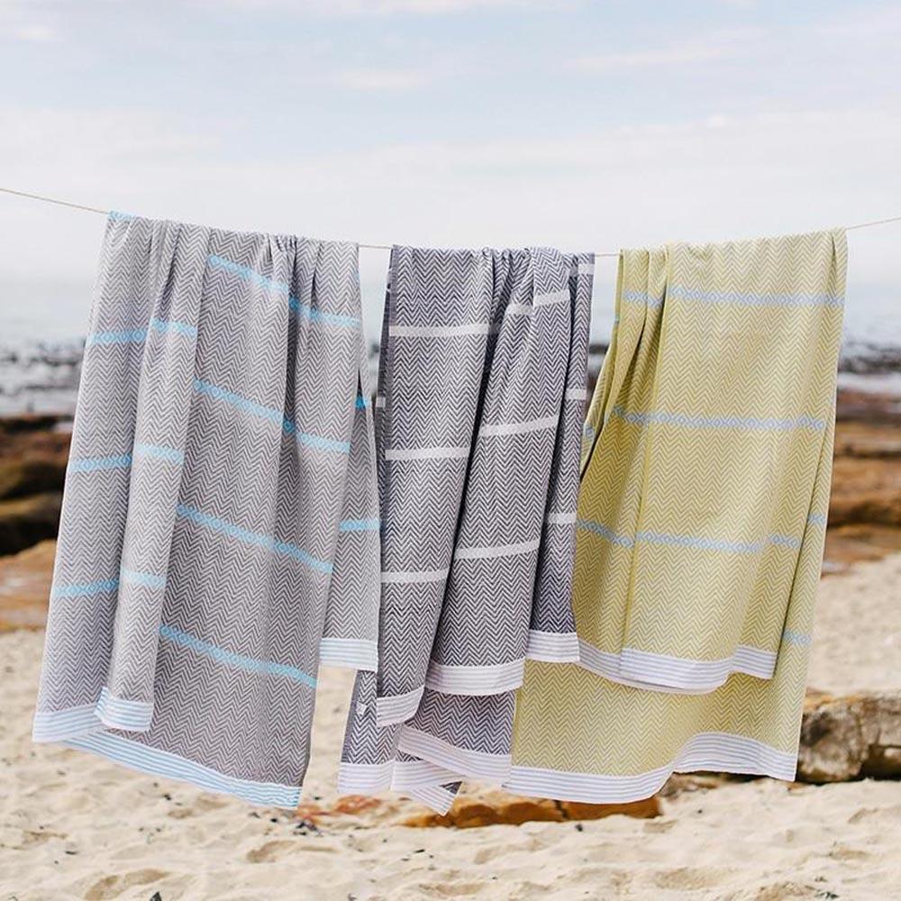 aqua-tawulo-towel5_8c0a6c17-d89f-47bf-bd84-5bcda6a95f7a.jpg