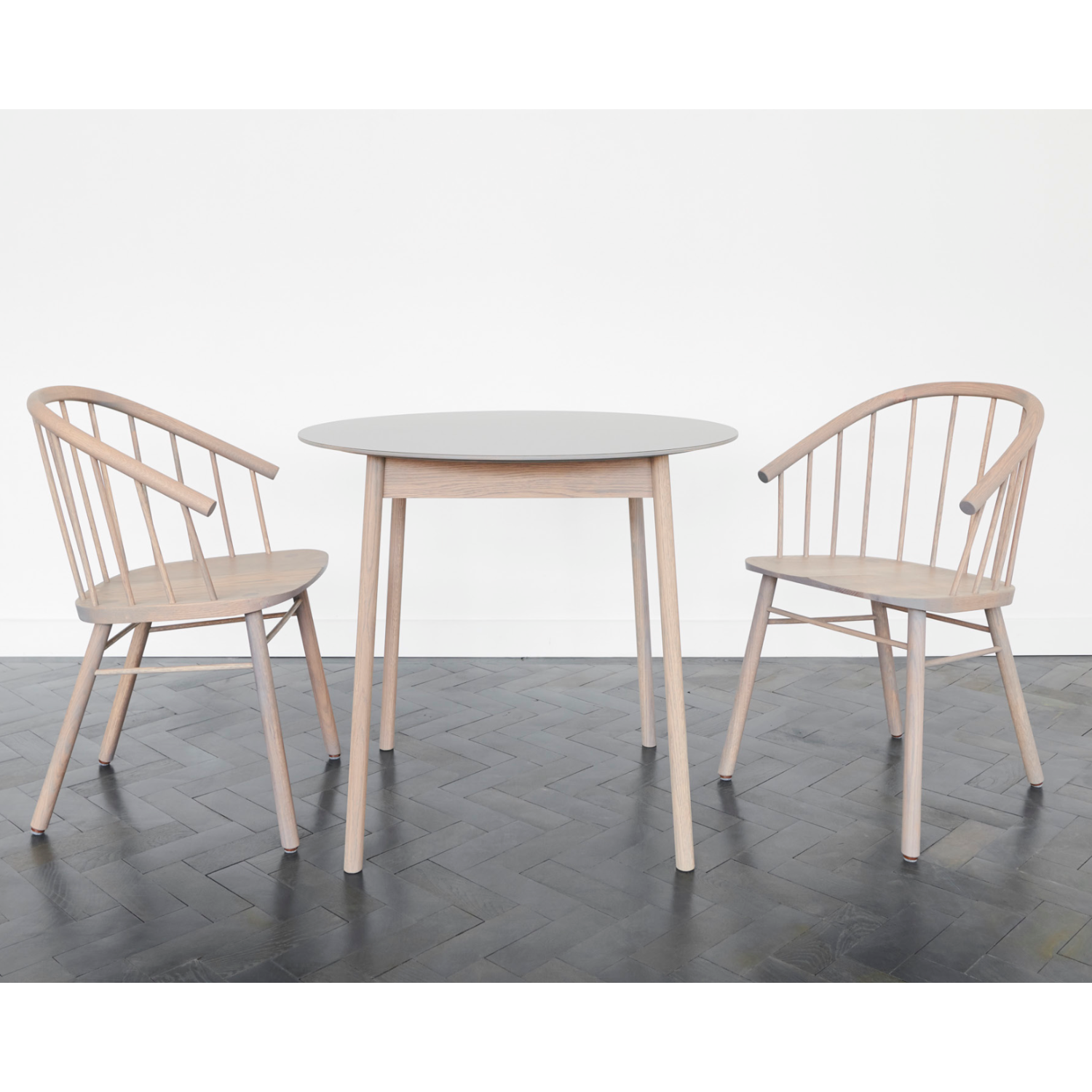 cafe_table_oak_and_white_fenix.png