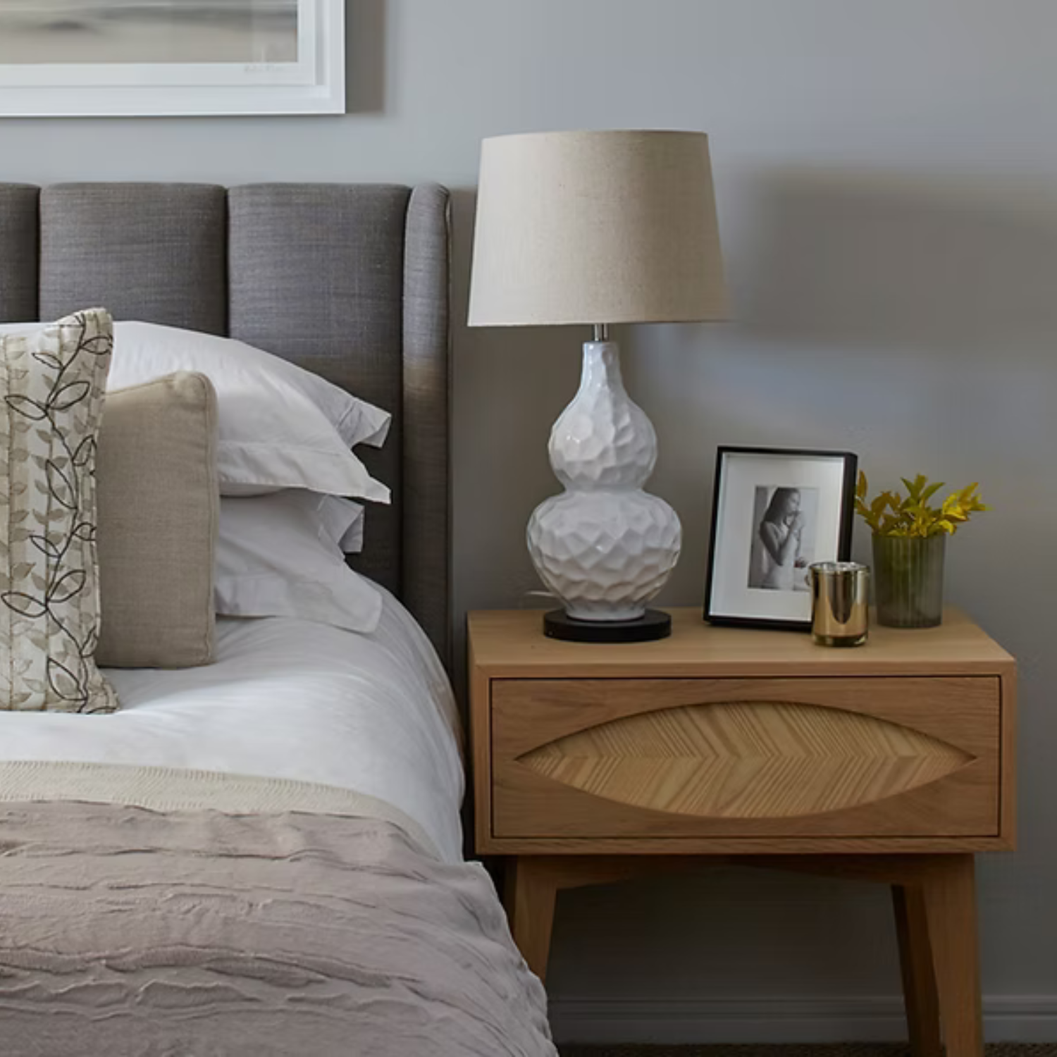 Leaf bedside table