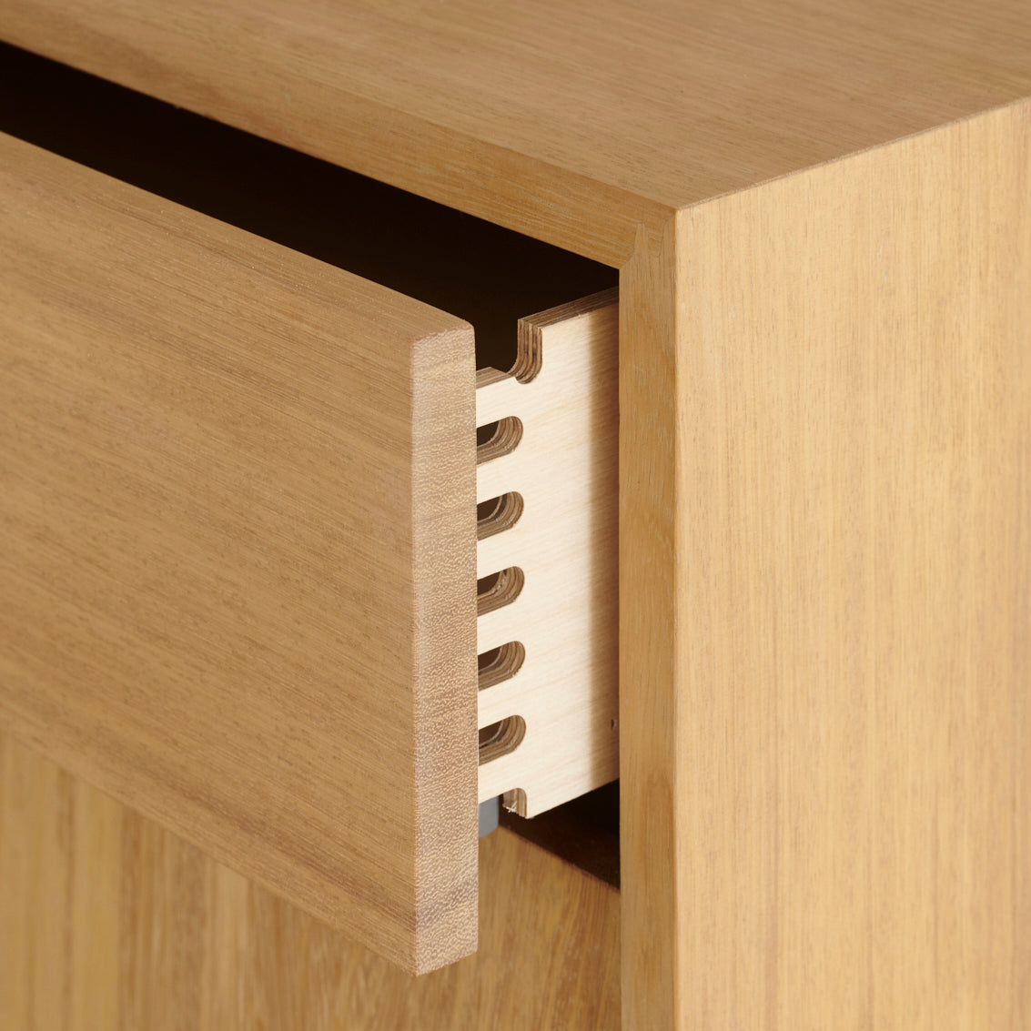 wooden_20drawer_20detail_91c895a7-92ea-46aa-8be6-f57cc3f2f485.jpg