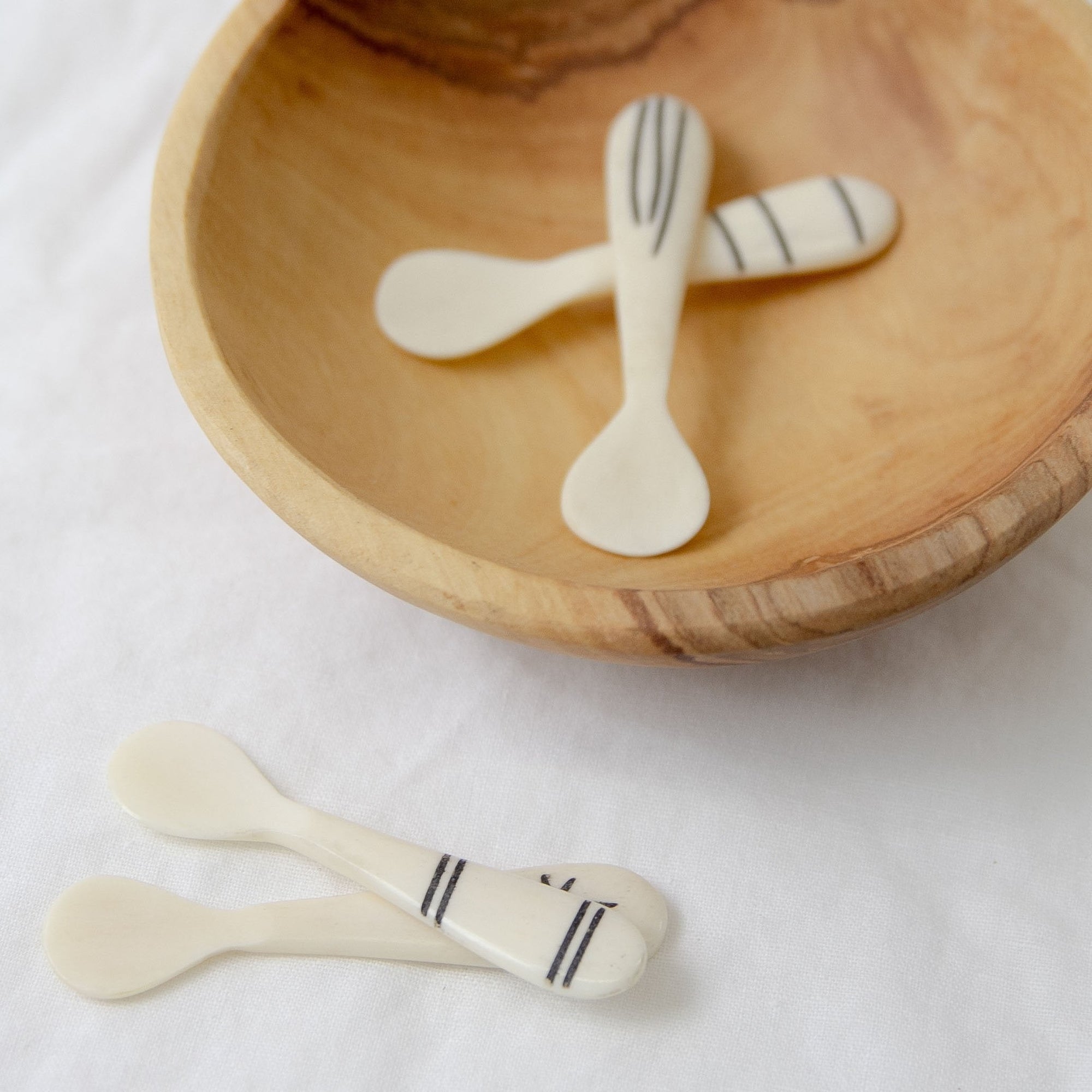 BoneSaltSpoons_f7d8cd9f-4e54-4ff8-8f44-f0410c65e1f9.jpg