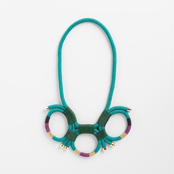 COLLIER VERT NECKLACE BY PICHULIK JEWELRY. Green jewel toned circular neckpiece with gold accents inspired by Amphibian markings. 