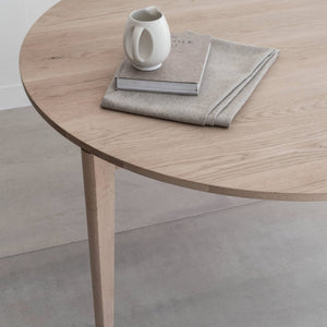 Ivor Round Table