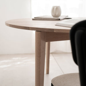 Ivor Round Table