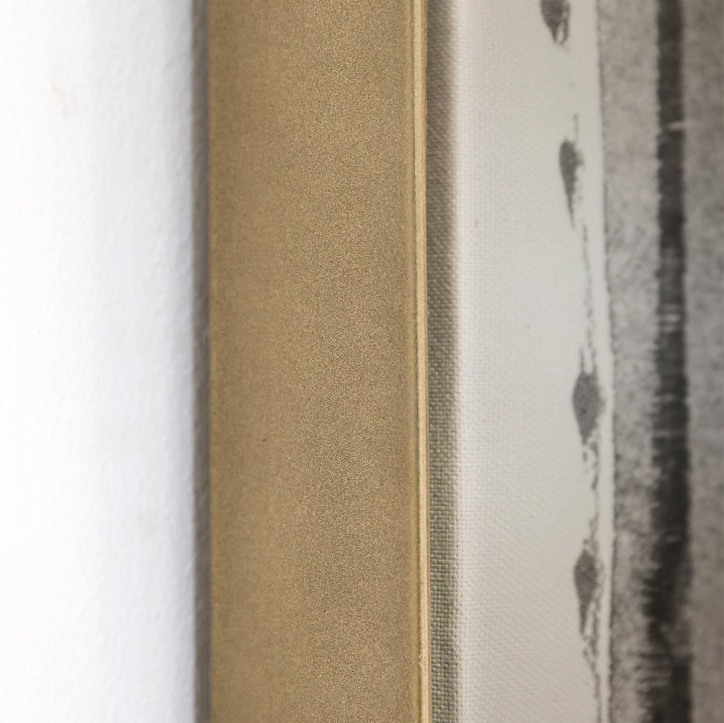 Pearlescent-Brass-01_101d93f2-b1f6-4233-bf6e-01680001a74b.jpg