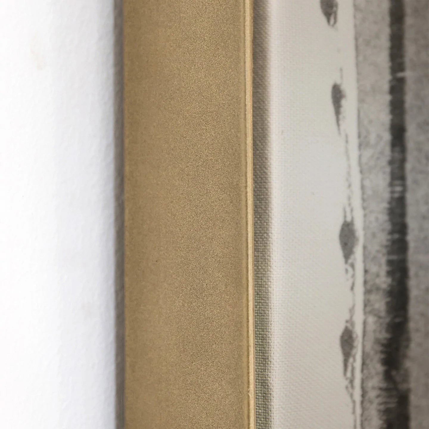 Pearlescent-Brass-01_de499a76-0204-43b5-b1e5-2560e191efe0.webp