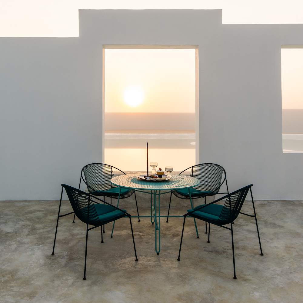PolkaLowCafeHulaLoungeChair.png
