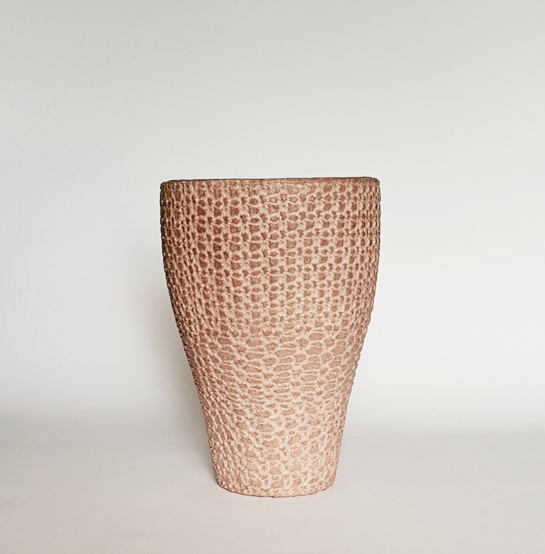 V13b-D02-05_20Med_20Asym_20Vase_20Pink_f33fb2c0-8300-4a88-9c22-41df0906d3e5.jpg
