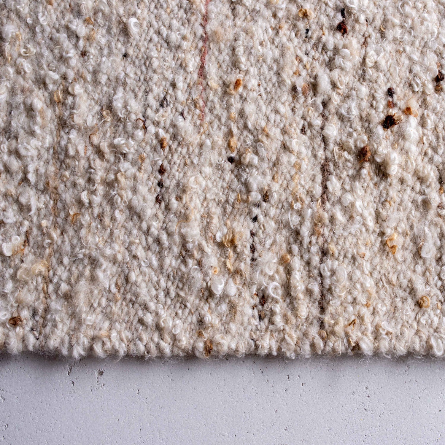 Veld_Mohair_20Blend_curly_20mohair_20karakul_20and_20lox_20mohair_20blend_20with_20striation_20colours-detail_4a75ff20-ae26-4e27-a348-2de8b0b9e41b.jpg
