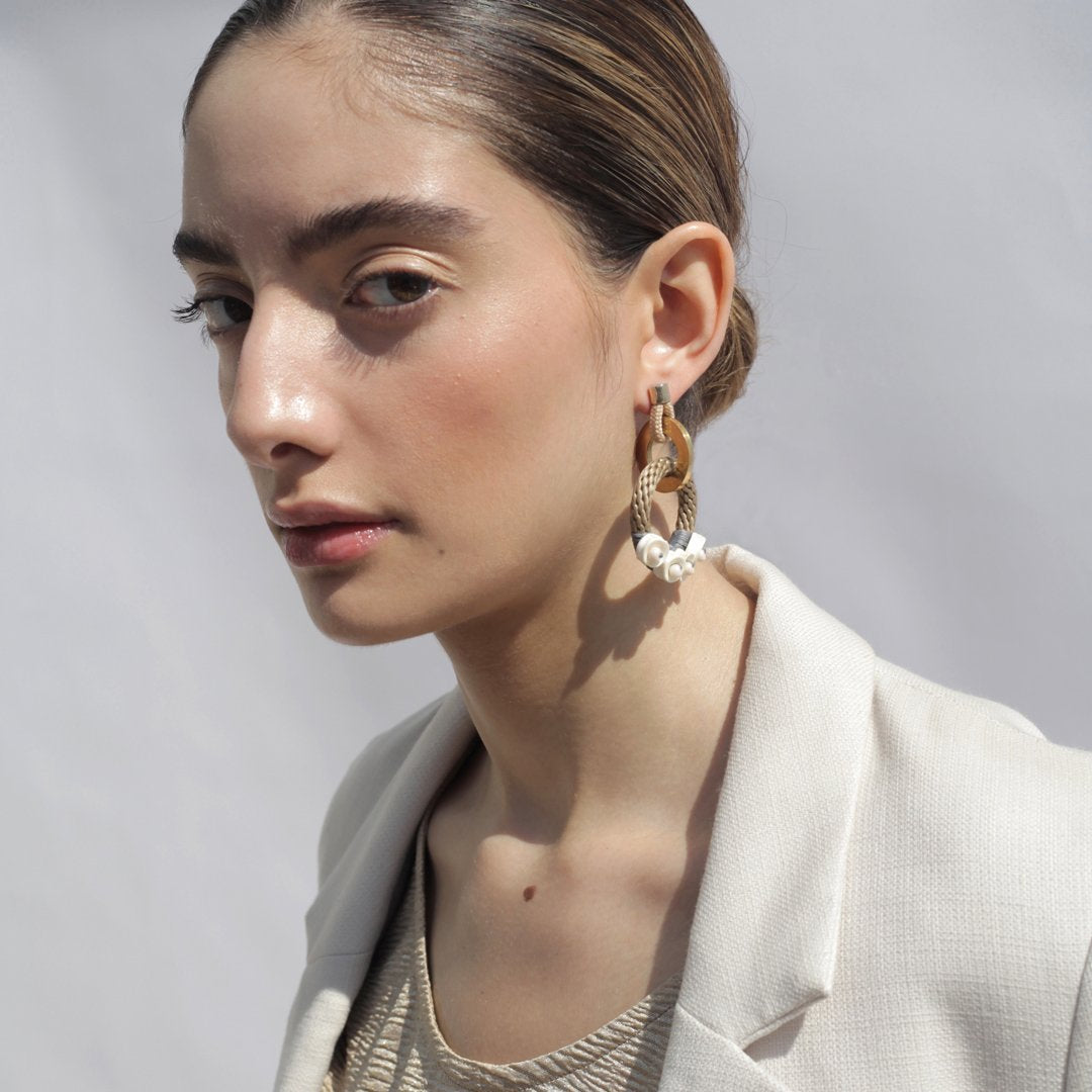 binduearringsbeige_PICBIN-E-BG_LR2_2000x_ad6ee731-a0f5-40ec-ae31-603d1425c0e6.jpg