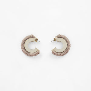 la_playa_hoop_earrings_beige_PICLAP-E-BG_LR_3_2000x_2f09c2e9-485c-440f-b862-e193f6e6a0c4.jpg